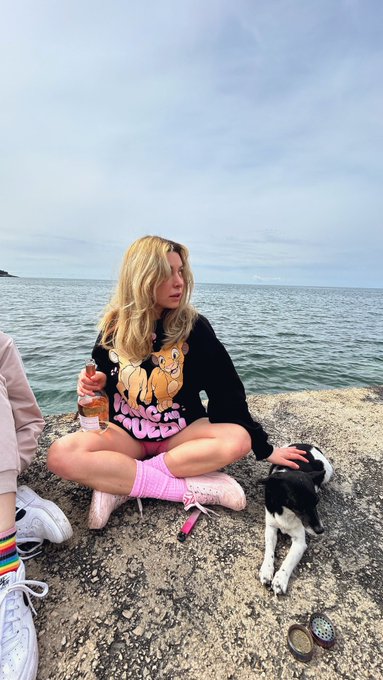 В этот день родили меня на свет 🐣🦊🥰  принимаю поздравления 🍾 ) на просексик и цветы можно сюдааа👉🏼🥳 5536914110722364