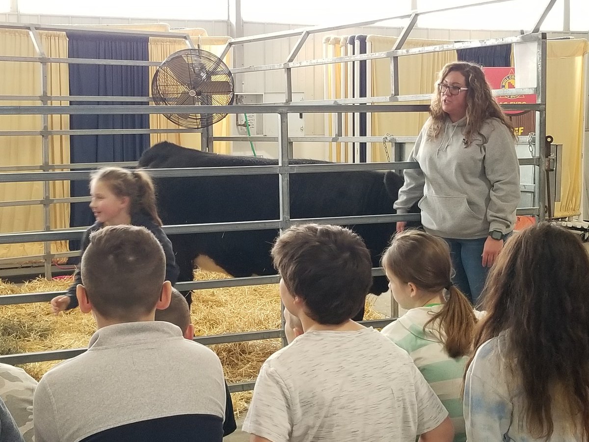 pioneerproud95's tweet photo. We had a Fun week with the @WillCoFarmBurea Talking to 4th graders in the Ag in the Classroom program about beef production. The best was kindergartener, Emerson, talking with me about her heifer. Such a smart young girl!! https://t.co/C9ppcR525O