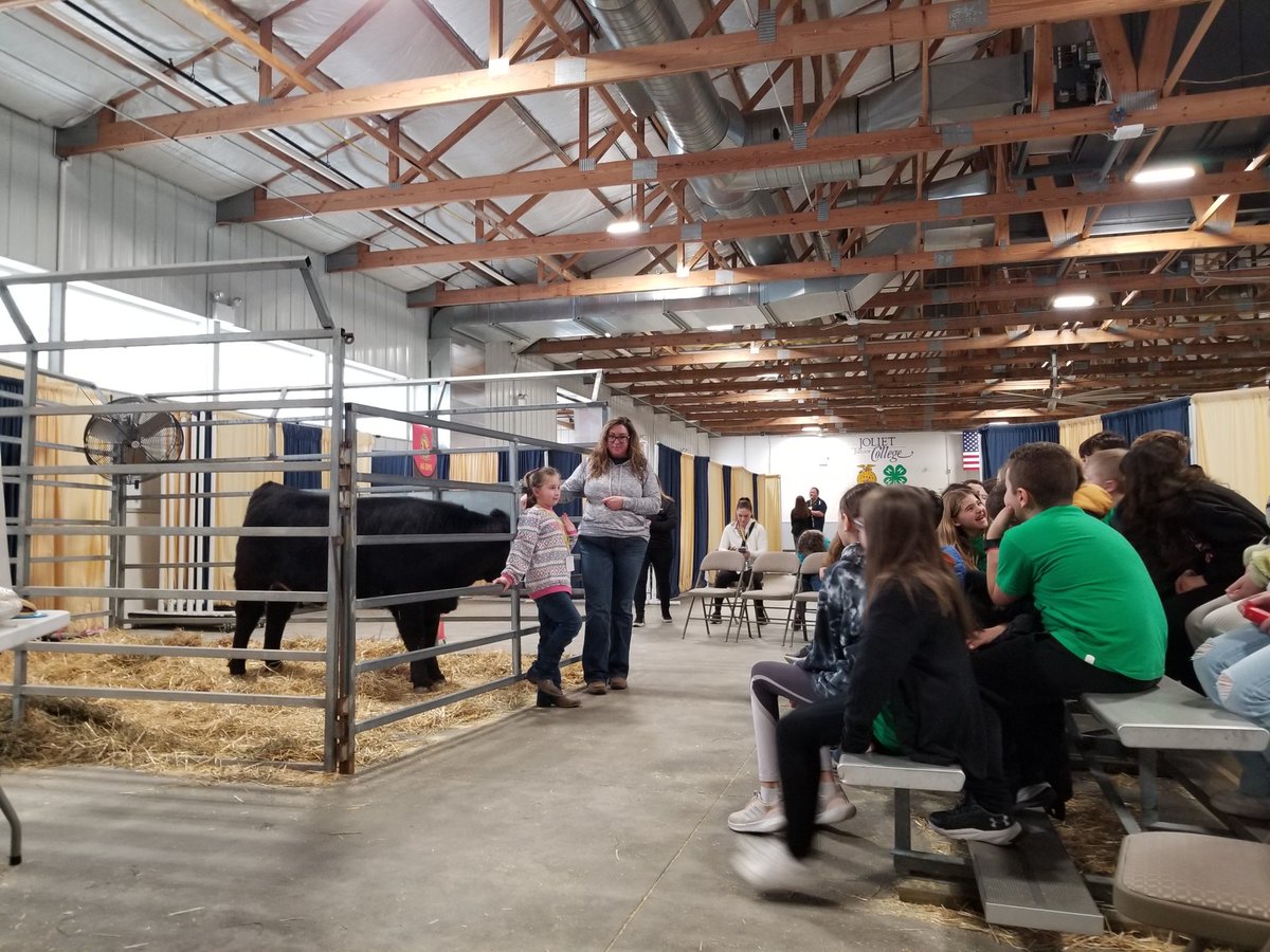 pioneerproud95's tweet photo. We had a Fun week with the @WillCoFarmBurea Talking to 4th graders in the Ag in the Classroom program about beef production. The best was kindergartener, Emerson, talking with me about her heifer. Such a smart young girl!! https://t.co/C9ppcR525O