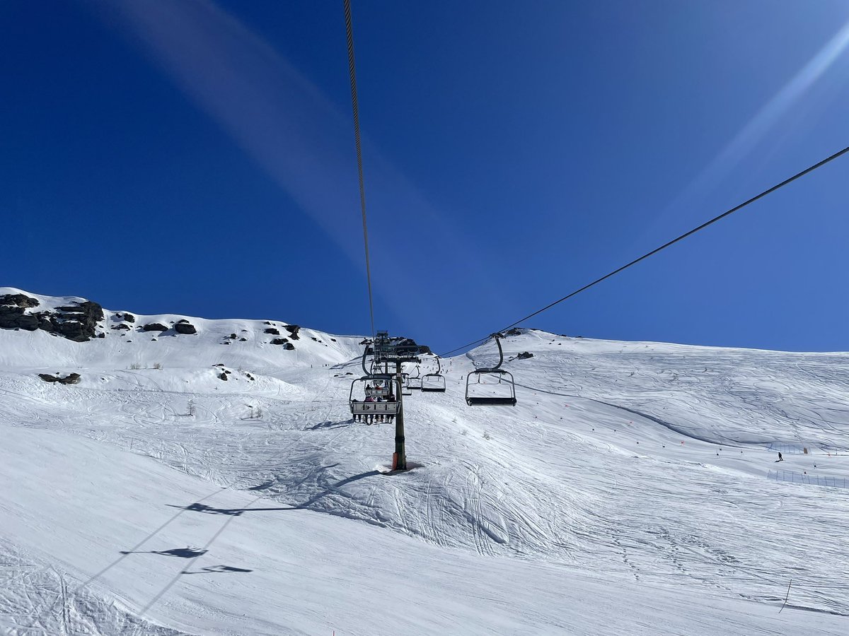 PiersDupoy's tweet photo. Inject this directly into my veins. Needed a day like today after the long winter #SauzeDOulx #ski #skiing https://t.co/v2MlJu9kXR