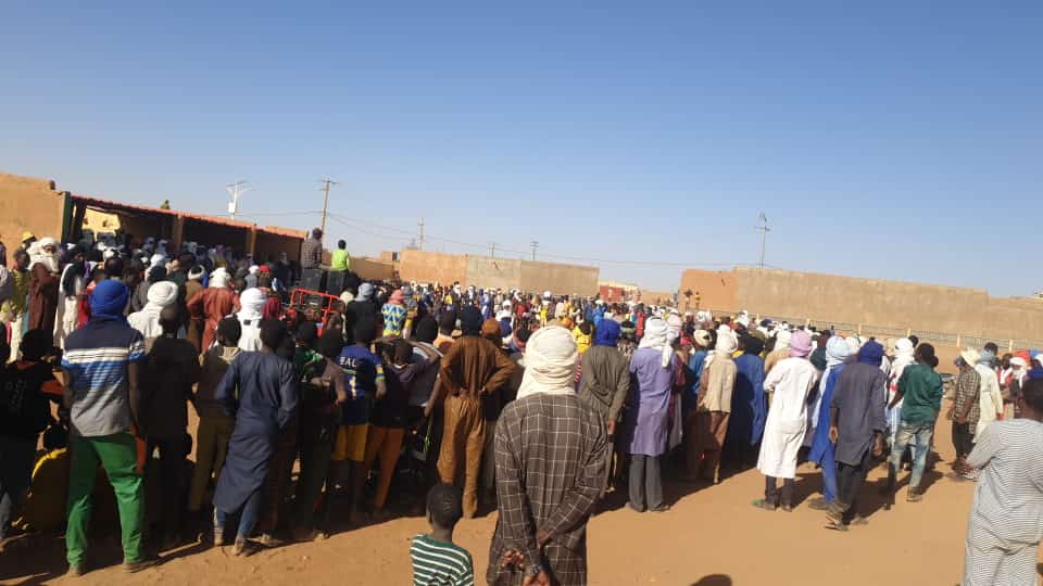 SonniMaiga's tweet image. Une action civique qu'il fallait faire pour faire entendre directement la voix des populations qui souffrent. Ceux qui font croire à Bamako que tout va bien et qu'ils ont le contrôle des choses à #Ménaka ont raison de ne pas être contents. #SOSMénaka