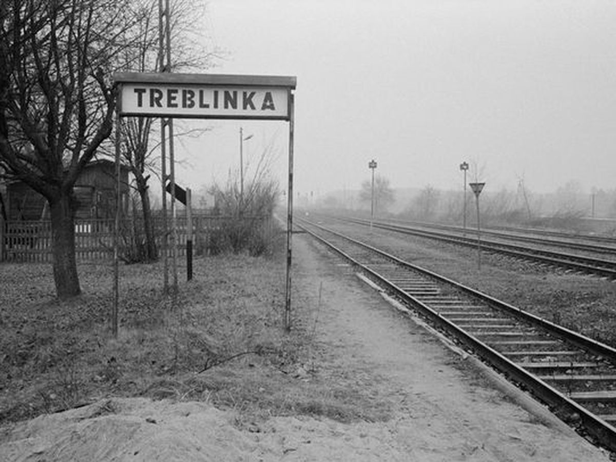 En el año 2019, un equipo de arqueólogos que trabajaba en el campo de exterminio de Treblinka descubrió siete tumbas. Pero no las tumbas que uno esperaría encontrar en un campo de exterminio. Hilo:->