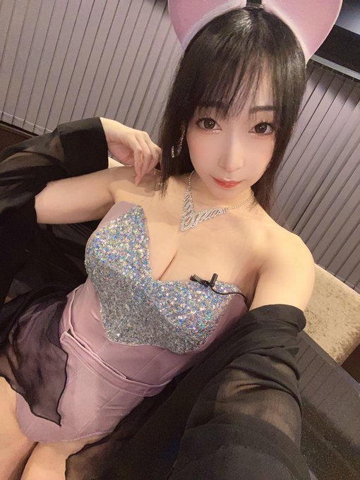 ラウンジ蓮実クレア、BAR蓮実クレア 20時からオープン！ 今夜はラウンジにて20:30-22:00まで YouTubeライブ配信があります！ 映る席、映らない席がありますので遊びにきてねー✨🍾🥂✨ https://t