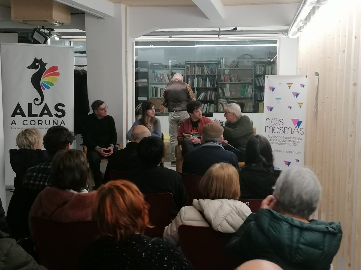 juanluisrecio's tweet photo. La presentación en @riolagares #Vigo del poemario #Compostela por detrás con @alasacoruna, @Nosmesmas y #TransformaEditores dio mucho de sí, con análisis y contenidos de interés que iremos contando por aquí... #libros #poesía #LGTBQ #música #pop #DJM4RT1N #Cultura #compostelapd https://t.co/3zPo3DOheK