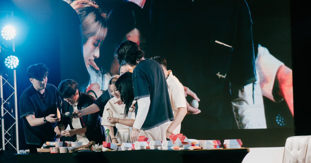 Playscripter's tweet image. Finally saw them in person😭

#DSGinManila