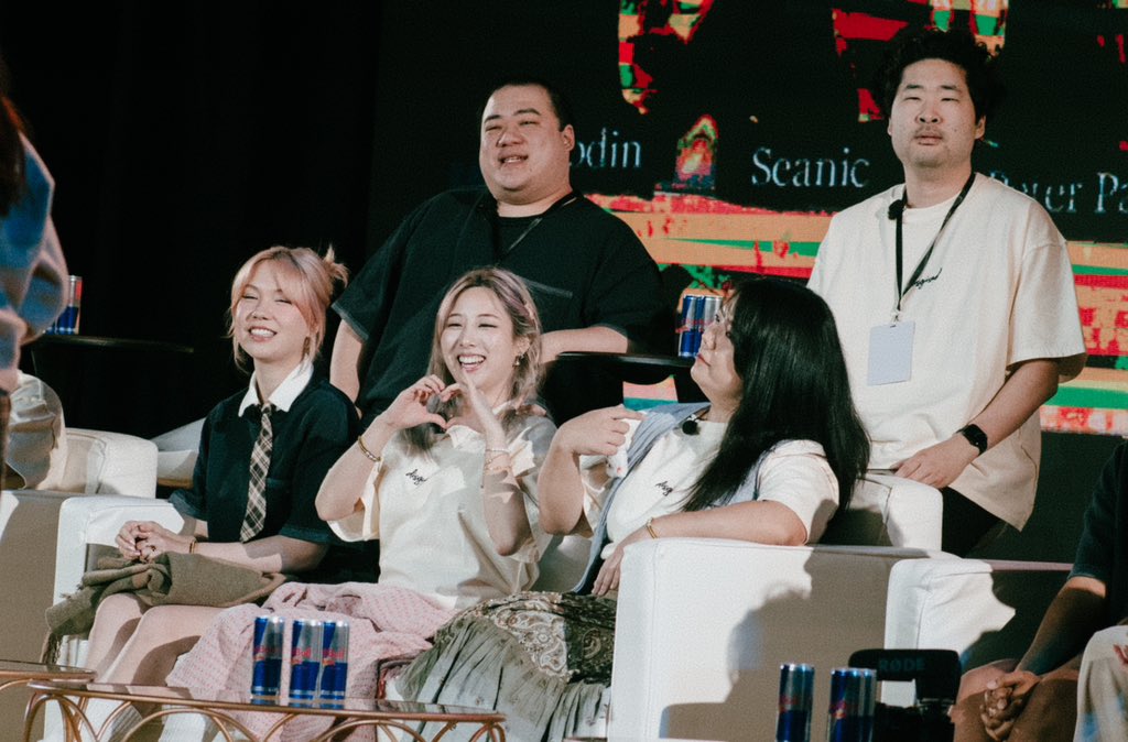 Playscripter's tweet image. Finally saw them in person😭

#DSGinManila