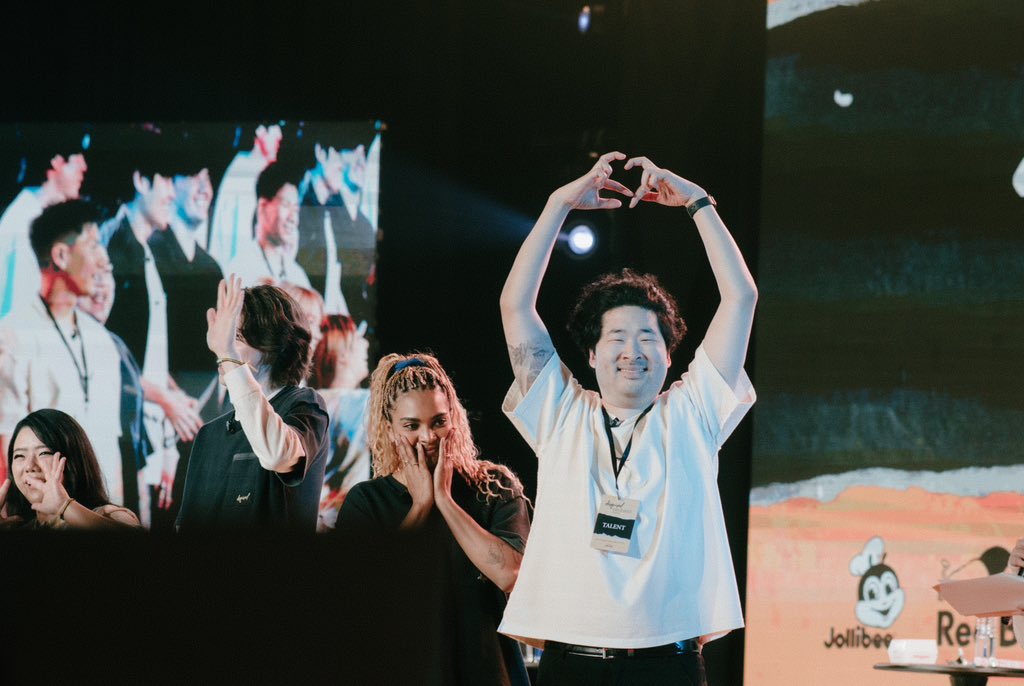 Playscripter's tweet image. Finally saw them in person😭

#DSGinManila