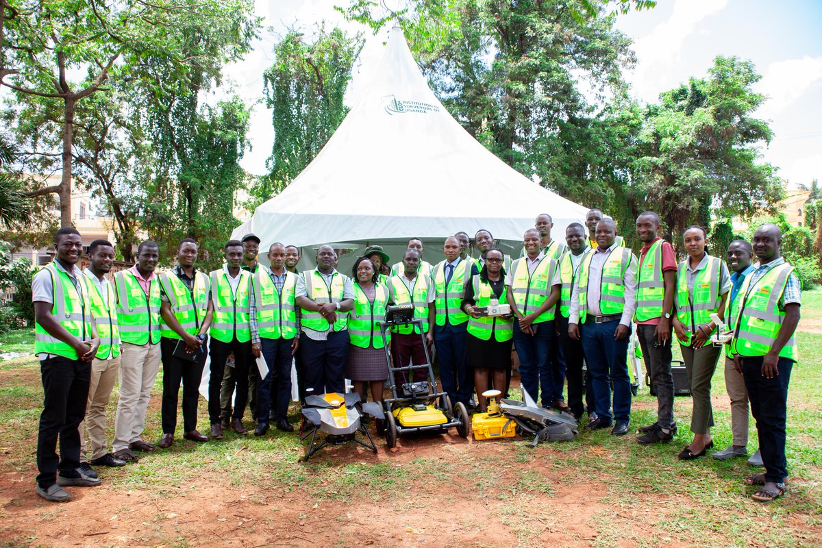SurvnetUg's tweet photo. Modern Surveying Technologies' knowledge is more attainable than you think!

Survnet @ ISU Refresher Trainings bringing knowledge in Drone Surveys, CORS, Underground Utility mapping among the many..... to the Surveying fraternity✨🌍🗺️

#aerialsurveys
#Lidar
#GPR
#SurvnetCORS https://t.co/ABOzUQA8GJ