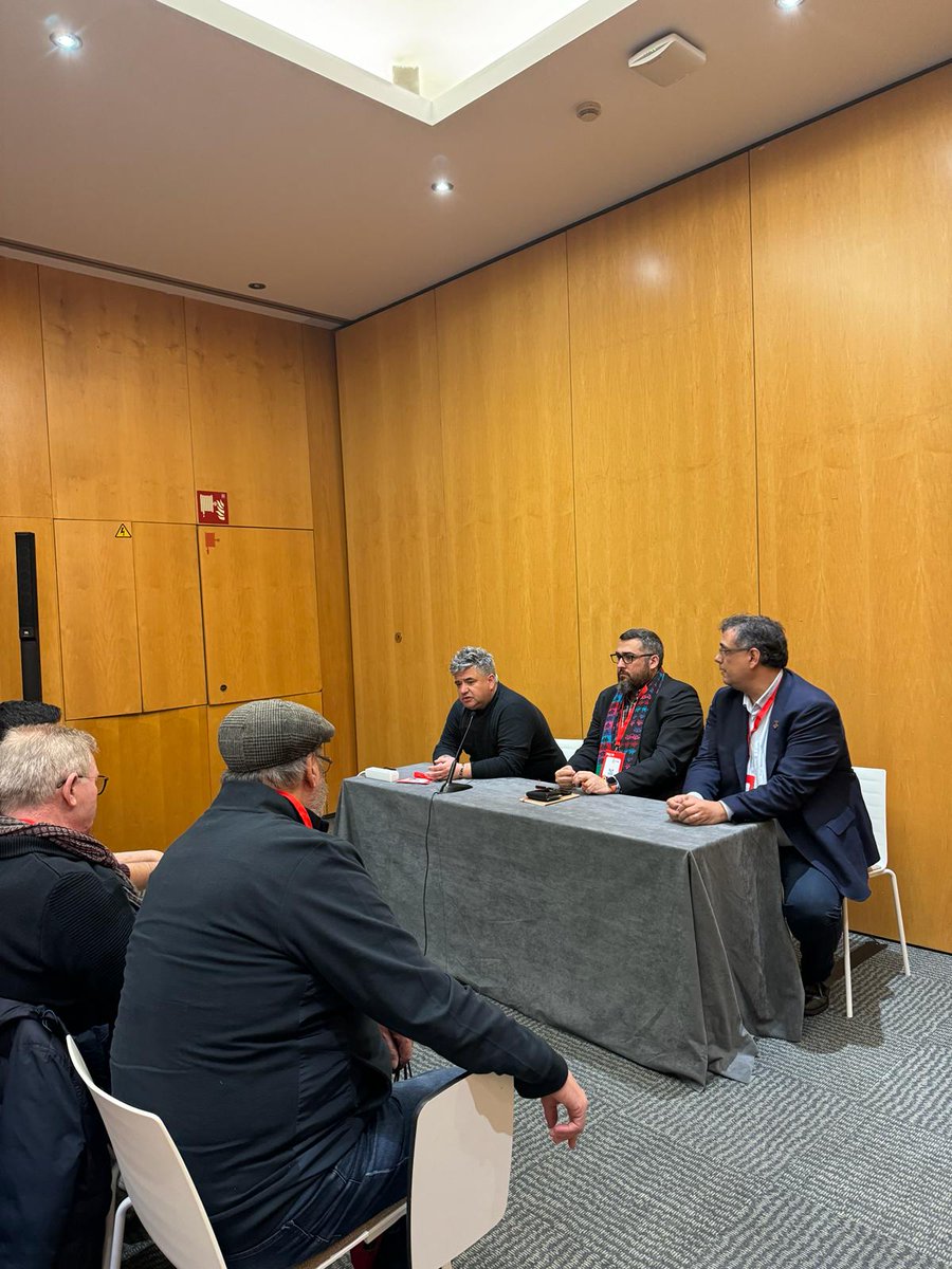 PSCComGironines's tweet photo. Reunió de la delegació de la nostra federació a 15è congres del PSC.
Fa goig veure la representació de les comarques gironines unida en l'objectiu de fer una Catalunya millor
#AraTocaCatalunya https://t.co/rBUcHEL5xx