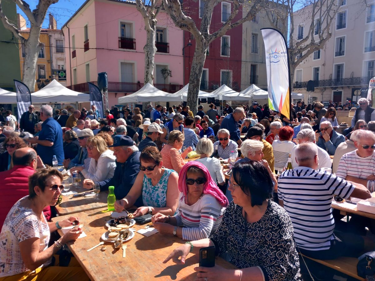 Sete_agglo_med's tweet photo. L'#Oursinade de Thau se poursuit ce samedi à #SÚte (Place Léon Blum, Rue de Gambetta, rue de Strasbourg). On vous attend jusqu'à 22h. Vous venez ? Plus d'info sur https://t.co/yZEhHGXVUT #terroir #vins https://t.co/kXA7LJKifN