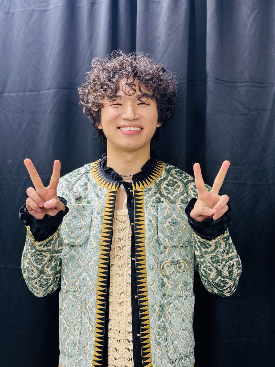DAESUNGintl's tweet photo. D's ROAD in SEOUL Day 1 Set List
Baby Don't Cry
Uta utai no ballad
SHUT UP
D-Day
*Talk portion*
Cotton Candy snippet
Cafe snippet
BIGBANG MEDLEY 1: Blue + Haru Haru + IF YOU + Last Dance + Still Life
BIGBANG MEDLEY 2: Bad Boy + Lies + Monster + Fantastic Baby + BANG3 + We Like to Party
*Video intermission*
Falling Slowly
Light
Our Memories
*Talk portion*
WINGS
Encore:
Look at me, Gwisoon
Post Encore:
Fantastic Baby
BANG3
We Like to Party
WINGS
TOGETHER ON D’S ROAD
#Mylight_Daesung #DsROAD
#대성 @d_lable