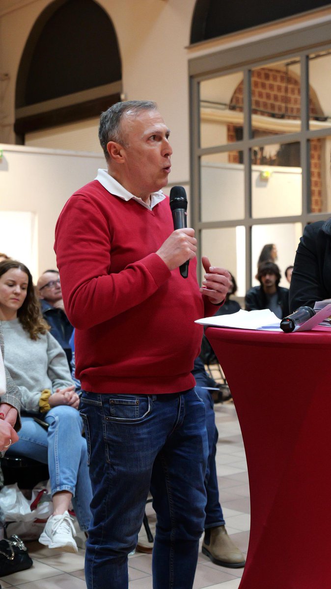 Une belle réunion publique hier à Lille. La campagne des élections européennes est lancée. #FabienRoussel #LéonDeffontaines #HéloïseDhalluin #EddieJacquemart #ManonOvion. La gauche unie pour le monde du travail.