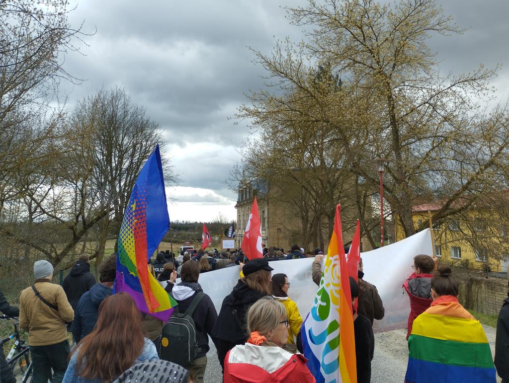 Antifaschistische Grüße aus Jüterbog von der Demo gegen den AfD Parteitagsmarathon in den nächsten 3 Wochen.

#JB1603 #noAfD