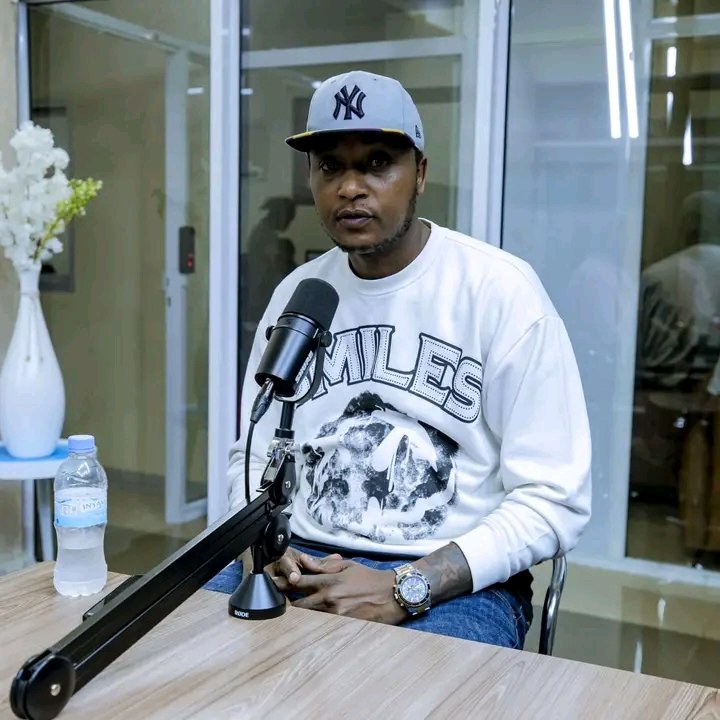 GabyTheMotivato's tweet image. Back to the roots! #Hiphop

Andika vers ukunda ya #PFLA yibihe byose kuri wowe! 

Yarakubwiye ngo “Navutse time itageze sinzapfa igeze “