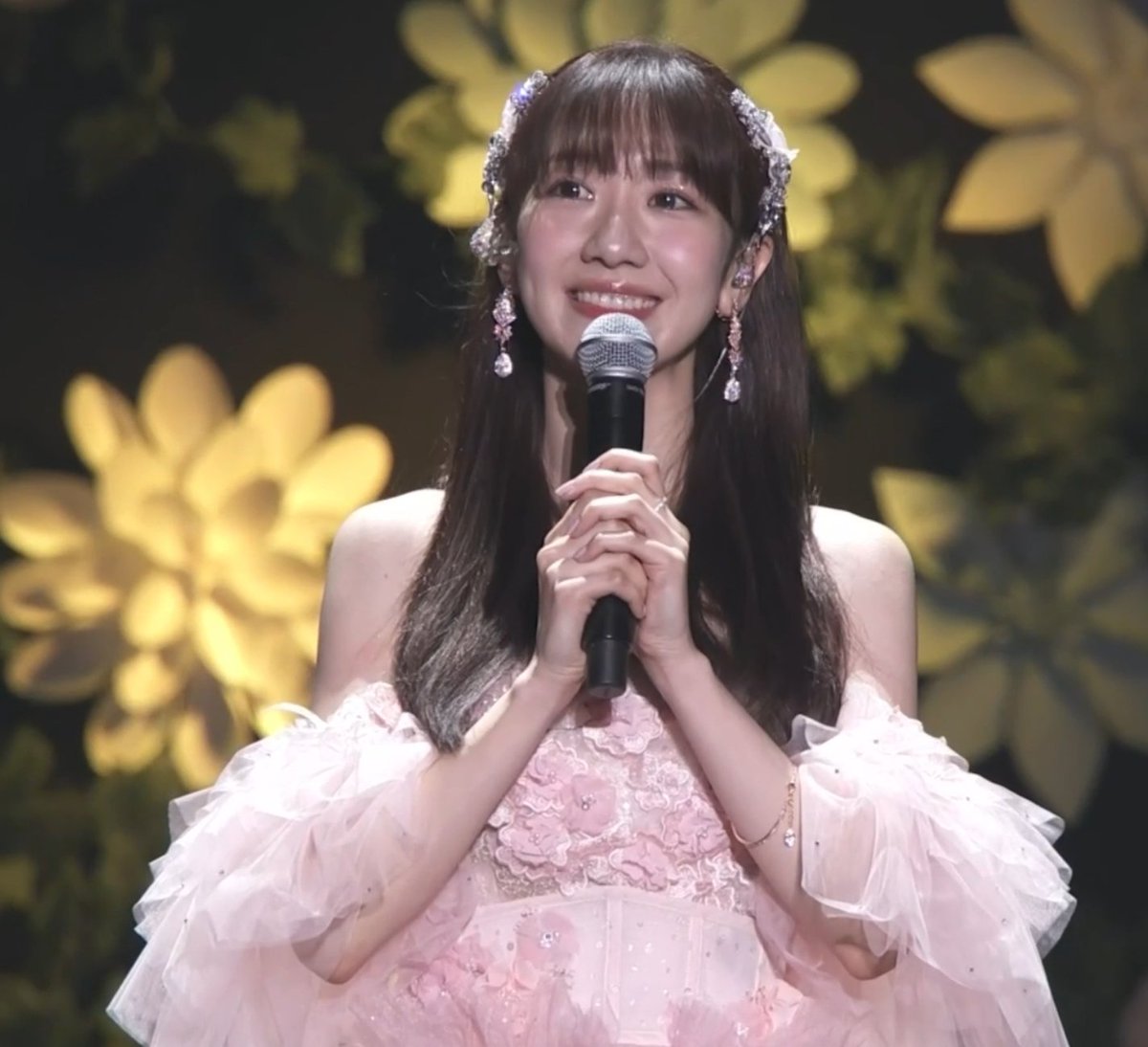 KYuki_Eng's tweet photo. Kashiwagi Yuki: "To everyone who is currently supporting AKB48.  Thank you for supporting AKB48 amongst so many idol groups. I think the current AKB48 is the best and strongest." https://t.co/uuP71sskw4