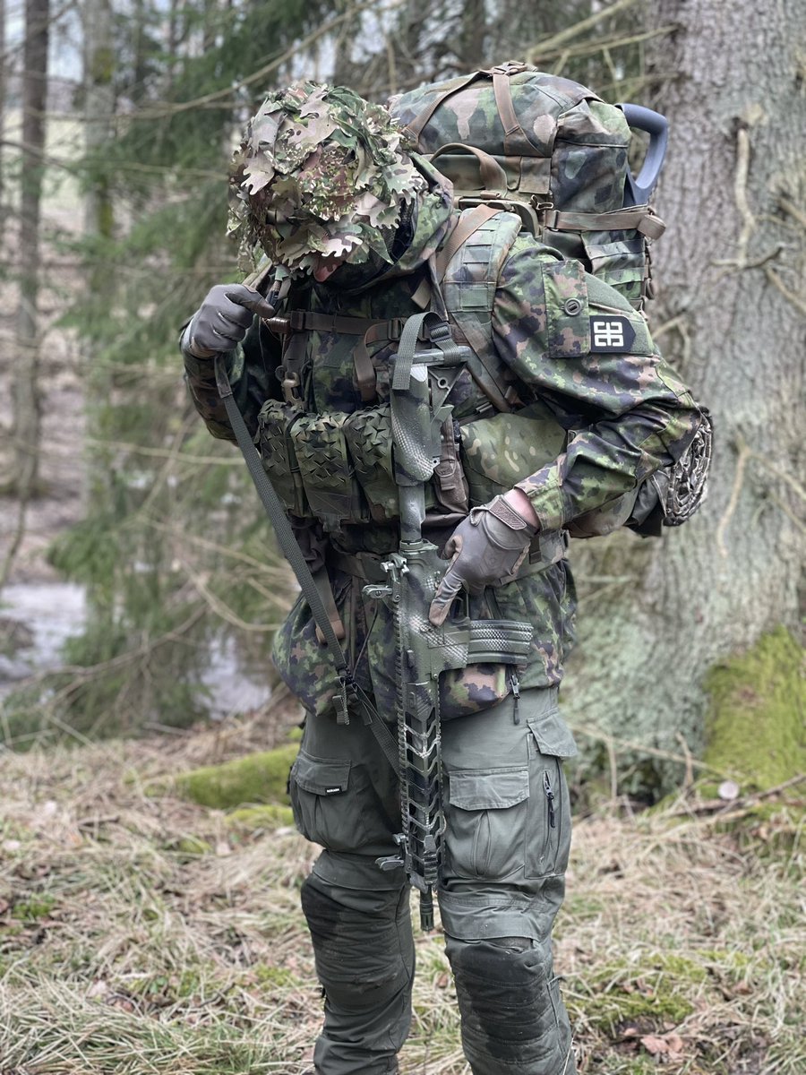 Testing out the Deftex NLBS chestrig base, @l4performance pouches, Crossfirepacks DG16 and Savotta Askare hip pack combo to find faults, chafing points or unpractical gear placements. Additionally nice to see the ruck’s paint job in real life. //Raj