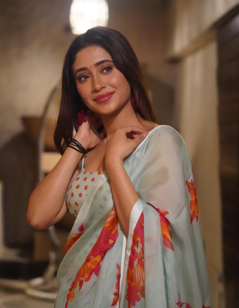 If Shivangi Joshi thinks that she can make our day just by Existing ​
Then...​

.​

She is absolutely right 😌♥️🥹

#VYRLOriginals #ShivangiJoshi #TeriAda #BoliTujhse #Baarish