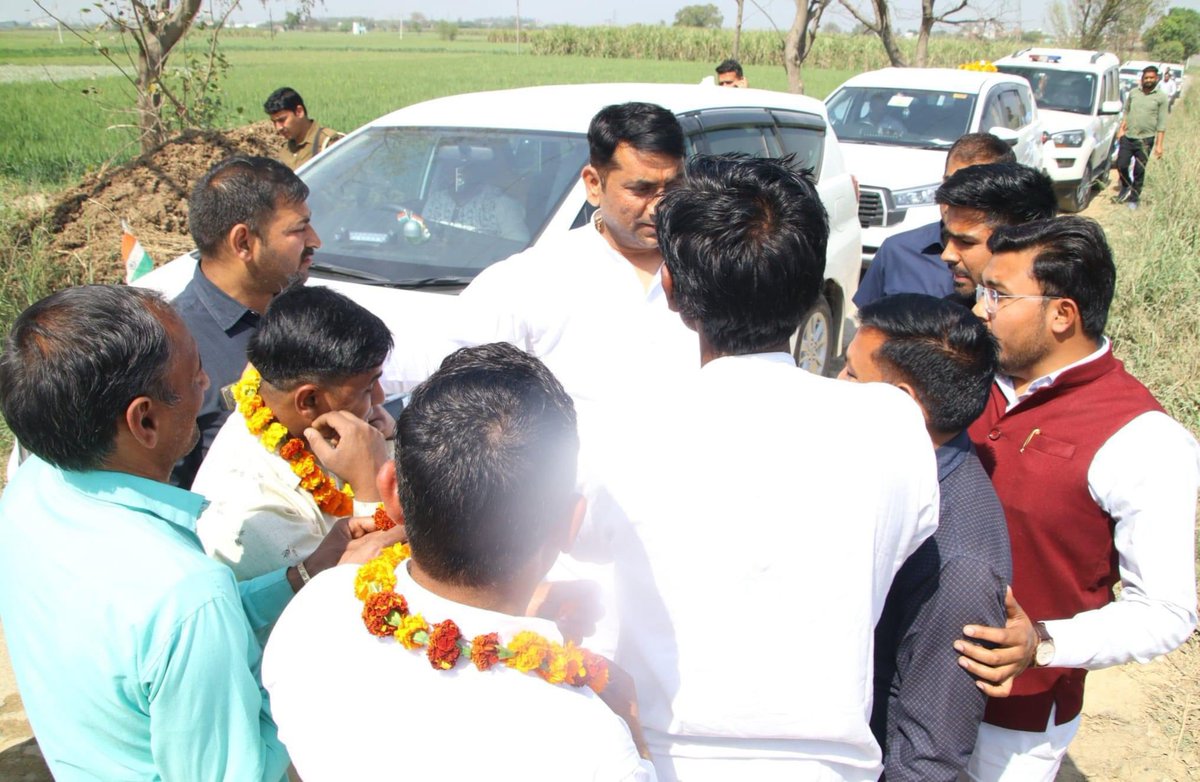 isomendratomar's tweet photo. मेरठ, मण्डी परिषद द्वारा निर्मित की जाने वाली #काशी_इटायरा_ढीलना संपर्क मार्ग के निर्माण कार्य का शुभारंभ किया। इस दौरान देहात मंडल अध्यक्ष, विभिन्न ग्राम प्रधान गण एवं अन्य सम्मानित ग्रामवासी भी उपस्थित रहें।
#RoadConstructionWork https://t.co/TGJGuXydRS