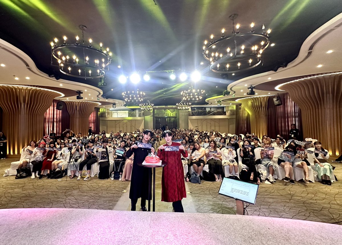 TutorKrp's tweet photo. Thank you for your support nakub ♥️
#TTY1stFanmeetingInVietnam https://t.co/cRVOWvQ3BG