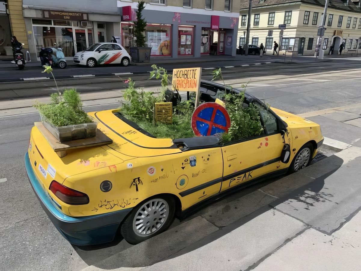 Ehhh... Help me even <a href="/BNRpetrolheads/">BNR Petrolheads</a> #komjoenittie. Hoe noemt <a href="/Brantsen/">Carlo Brantsen</a> een cabrio ook al weer..?