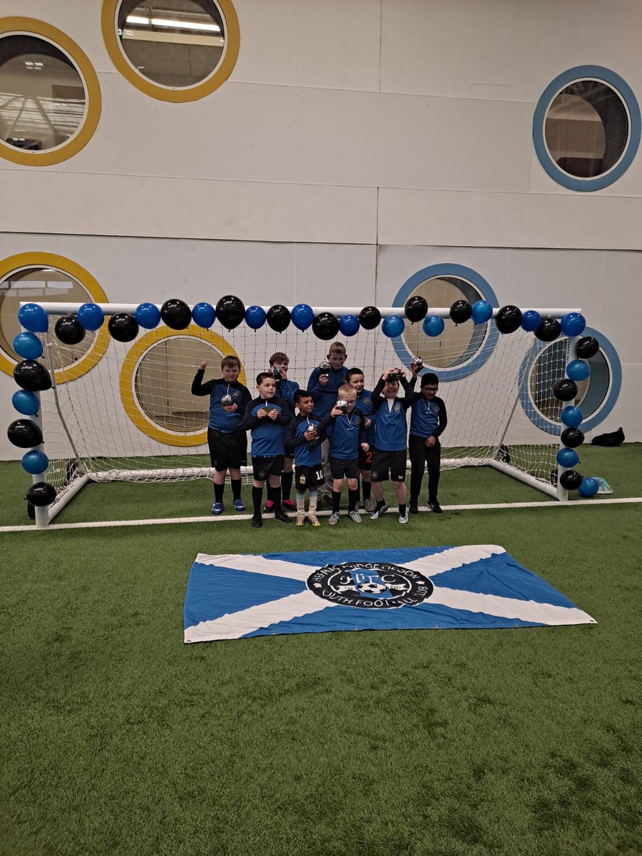 This morning it was trophy 🏆 day for the Saturday Gang. 

What a great group to start your weekend off with and don't they all look happy 😀 

Well done 👏 

#HBoD