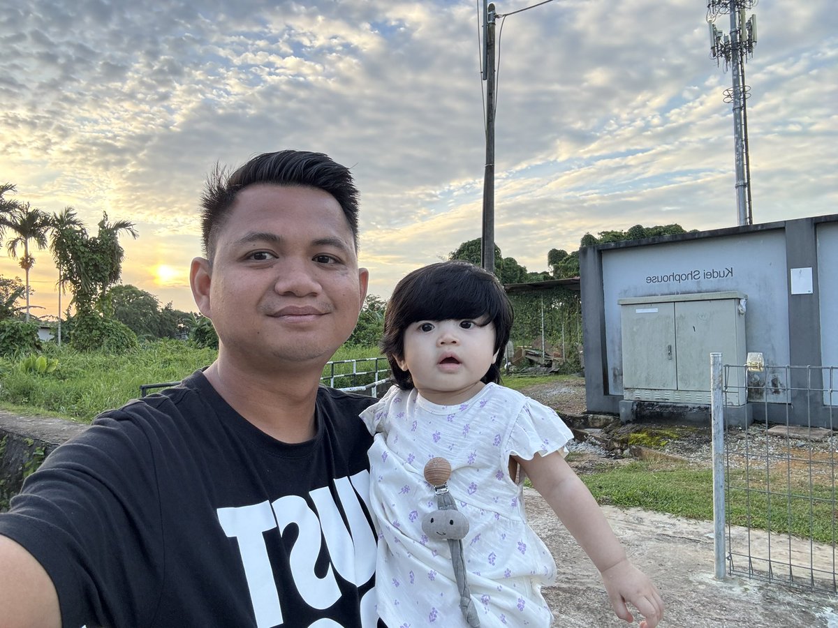 badrulMesut's tweet photo. Hi from us https://t.co/SJVmrDv4kB
