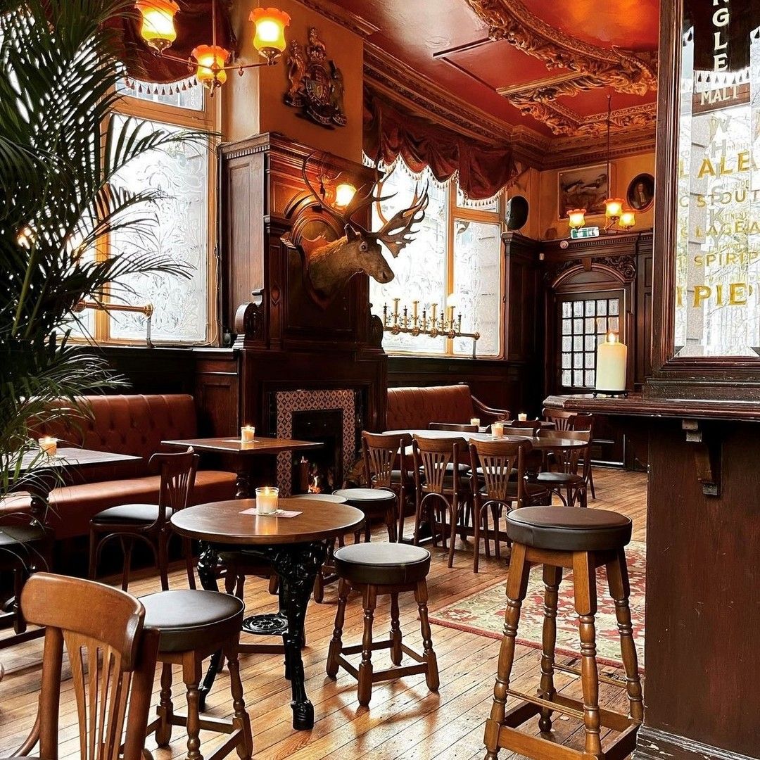 The Big House in Liverpool have chosen furniture that complements the pub's original heritage and era. Featured furniture includes The Bentwood Fanback Chair, Girlshead Table, Tall Brass Rail Stool & The Small Colonial Stool bit.ly/3Y9vtCI
 #pubfurniture #trentfurniture