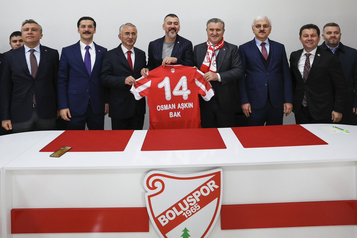 Boluspor'un değerli yöneticileri, amatör spor kulüplerimizin temsilcileri ve sporcularımızla buluştuk.

Bolulu evlatlarımızın birer sporcu olarak yetişmeleri için emek veren, onları Türk sporuna kazandıran amatör ailem; iyi ki varsınız.❤️