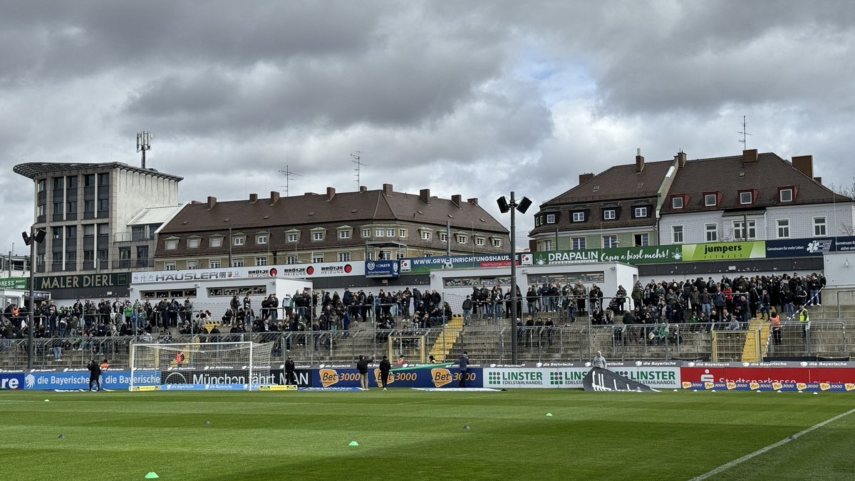 Preussen06's tweet photo. 👋 Grüße aus dem Grünwalder Stadion. Hier wird es ab 14:00 richtig laut ⚫️⚪️💚 #scp06 #M60SCP
___
https://t.co/BTpuFhgu8M https://t.co/PohNpeXGwX