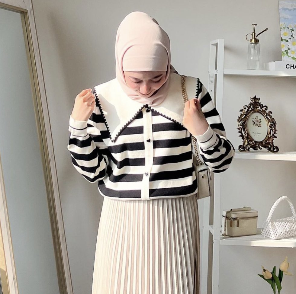 Racunkudishopee's tweet image. Yang lagi bingung nyari outfit buat bukber kantor atau alumni.

Bisa ke toko ini, jual outfit simple &amp;amp; tone kalem.
Atas bawahan semuanya ada, harga sangat affordable🤍✨