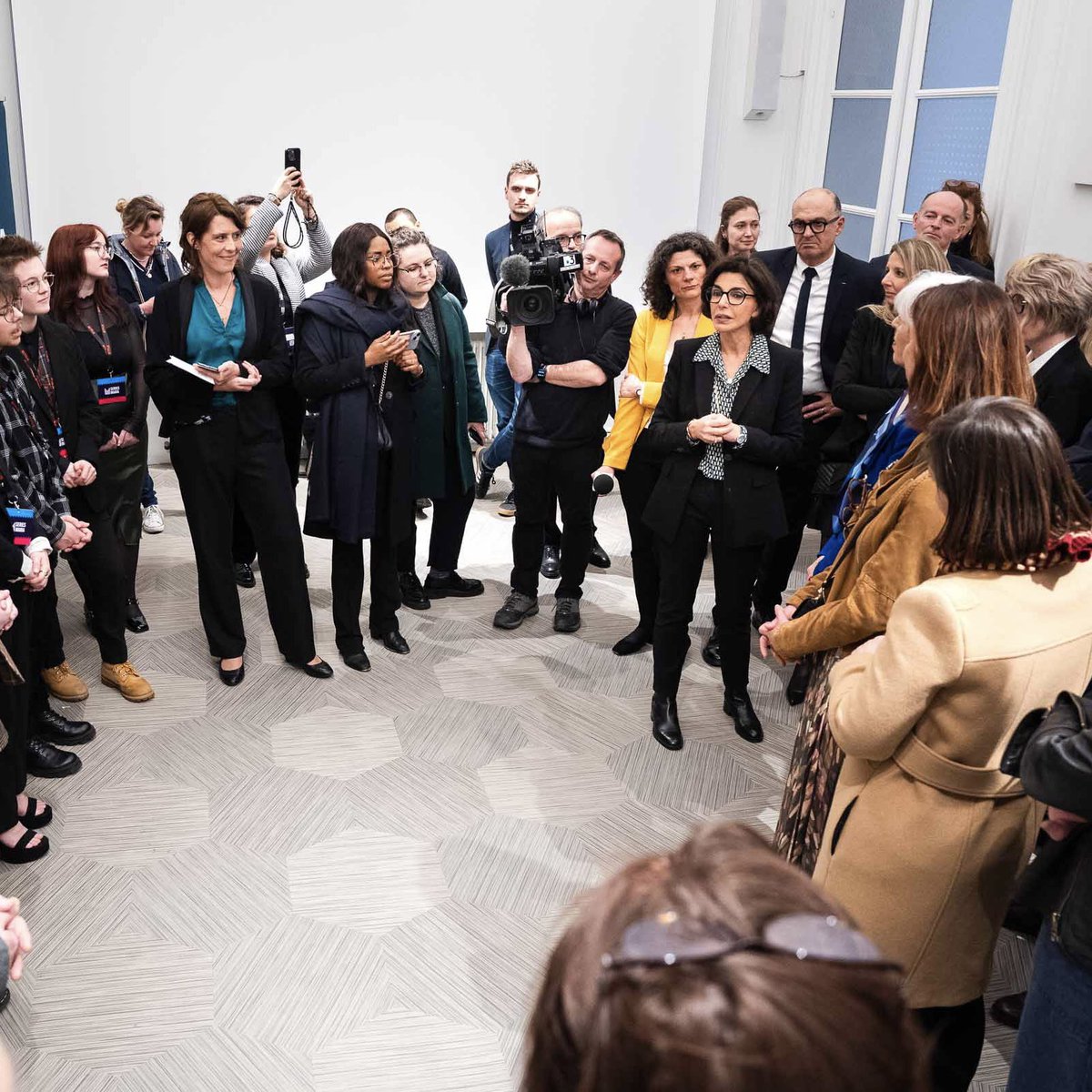 Series Mania Institute (@smi_institute) on Twitter photo Nous sommes heureux d’avoir accueilli la Ministre de la Culture, Rachida Dati au sein des locaux de Series Mania Institute ! ✨
En présence de <a href="/LaurenceHerszb1/">Laurence Herszberg</a>, directrice de <a href="/FestSeriesMania/">SERIES MANIA</a> et de l’équipe pédagogique de Series Mania Institute, la ministre a pu rencontrer les Nous sommes heureux d’avoir accueilli la Ministre de la Culture, Rachida Dati au sein des locaux de Series Mania Institute ! ✨
En présence de <a href="/LaurenceHerszb1/">Laurence Herszberg</a>, directrice de <a href="/FestSeriesMania/">SERIES MANIA</a> et de l’équipe pédagogique de Series Mania Institute, la ministre a pu rencontrer les