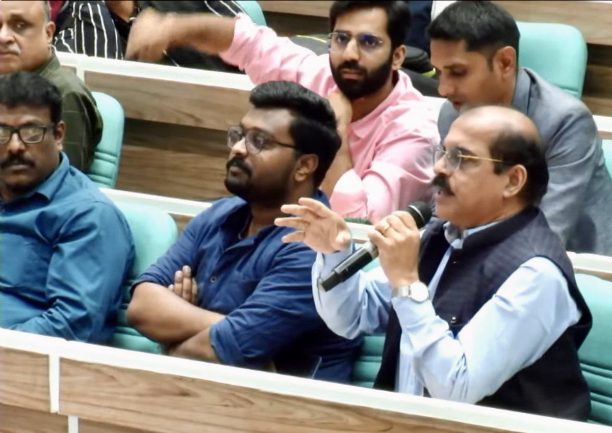 Delighted that Chief Election Commissioner Rajiv Kumar agreed to my request for inclusion of journalists too for postal ballots or remote voting. Thank you ECI.

#ECI 
#PIB