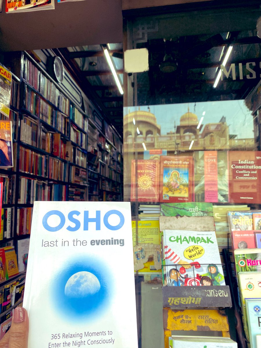 teaonthespot2's tweet photo. The fact that holidays are incomplete existing in the bookstore.📚
#Universalbookstore #Crossword https://t.co/3VuUebPLOb