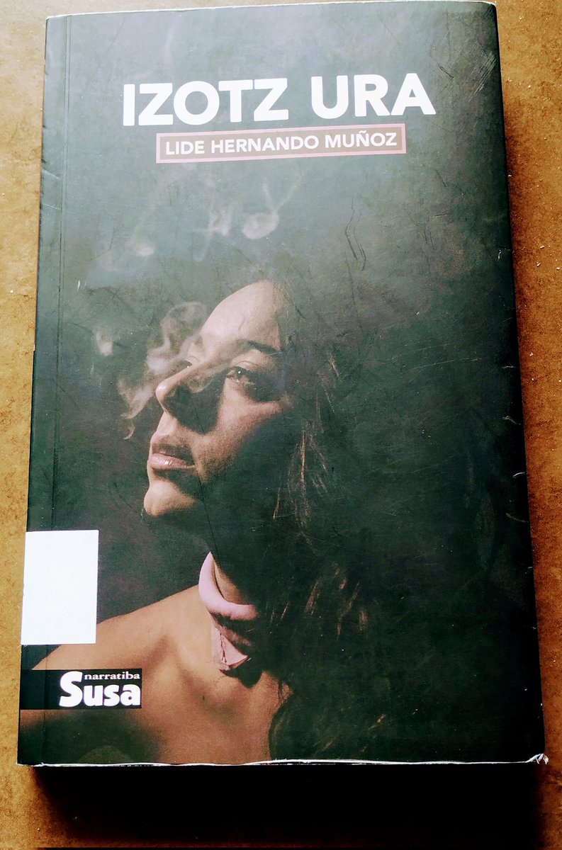 IkerBarandiara's tweet photo. Geldiezina da @Liherband! Hainbat proiektu interesgarritan ahots kementsuarekin jarduteaz gain, honako eleberria ere idatzi du. Gazteria, musika, gaztetxeak, harremanak, musikaren pisua, laguntasuna...
Eta gogora ekarri dit, ezinbestez, aspaldiko 'Non dago Stalin?'. 
@Susa_news https://t.co/jVtJTn7bga