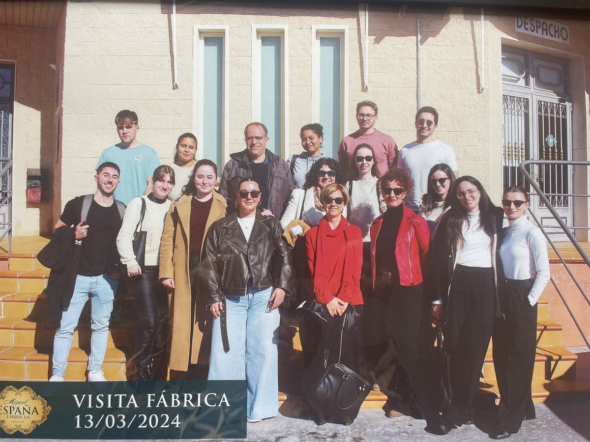 carmen_diazmora's tweet photo. Esta semana con estudiantes del @MNINToledo y de grados de ADE de la Facultad de CC Jurídicas y Sociales de #Toledo de @uclm_es hemos visitado @miguelespanahij. Gracias a Rubén España por mostrarnos su empresa y explicarnos las claves de su éxito en los mercados internacionales https://t.co/vjpzlUzbMe