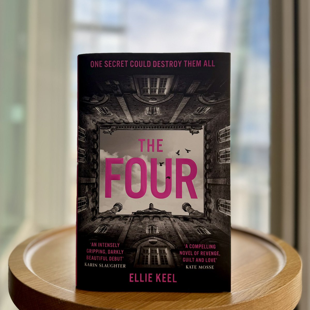 HQstories's tweet photo. 🚨 ASK THE AUTHOR 

Now is your chance to send in questions to @ellieclarekeel, author of The Four.

We’ll be selecting lots for Ellie to answer in the audiobook.

Simply leave a comment with your question 🩷

📷 Author photo by David Sandison https://t.co/6R6UmnVOhl