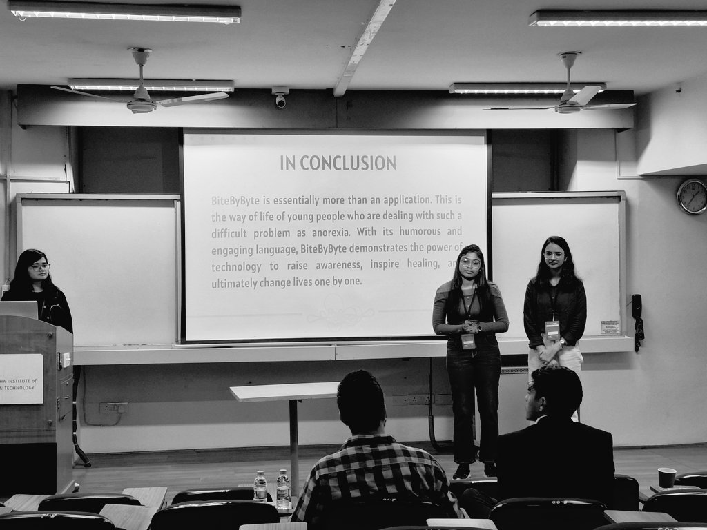 mssalonigupta's tweet image. JEET GYEEEEEEEE GUYSSSSS 🧿🧿
Imagination @IIITDelhi 
#Hackathon #ideation