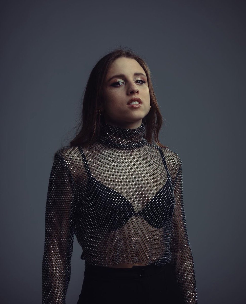 angelinaspace_'s tweet photo. ‘Piove forte’ di @stabber, Angelina, #Gemitaiz e #YungSnapp debutta alla posizione #165 nella Spotify Daily Chart della giornata di ieri (15/3) con 71.896 streams. È l’unica canzone dell’album #Trueno di #Stabber ad essere presente nella Top200 momentaneamente.
#AngelinaMango https://t.co/idXaZIImQU