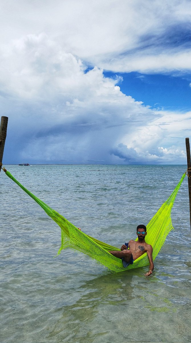 O segredo para ser feliz é aceitar o lugar onde vc está hoje na vida, e dar o melhor de si todos os dias 🏄‍♂️🤙🏻
