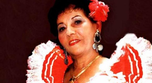 La fuerza de los guateques campesinos, las costumbres de la vida rural, el sudor del cañaveral acunaron a Celina González desde su nacimiento, el 16/3/1928. La Reina del Punto 🇨🇺 nació cerca del Valle de Yumurí, en Jovellanos, en la provincia de #Matanzas. #TenemosMemoria