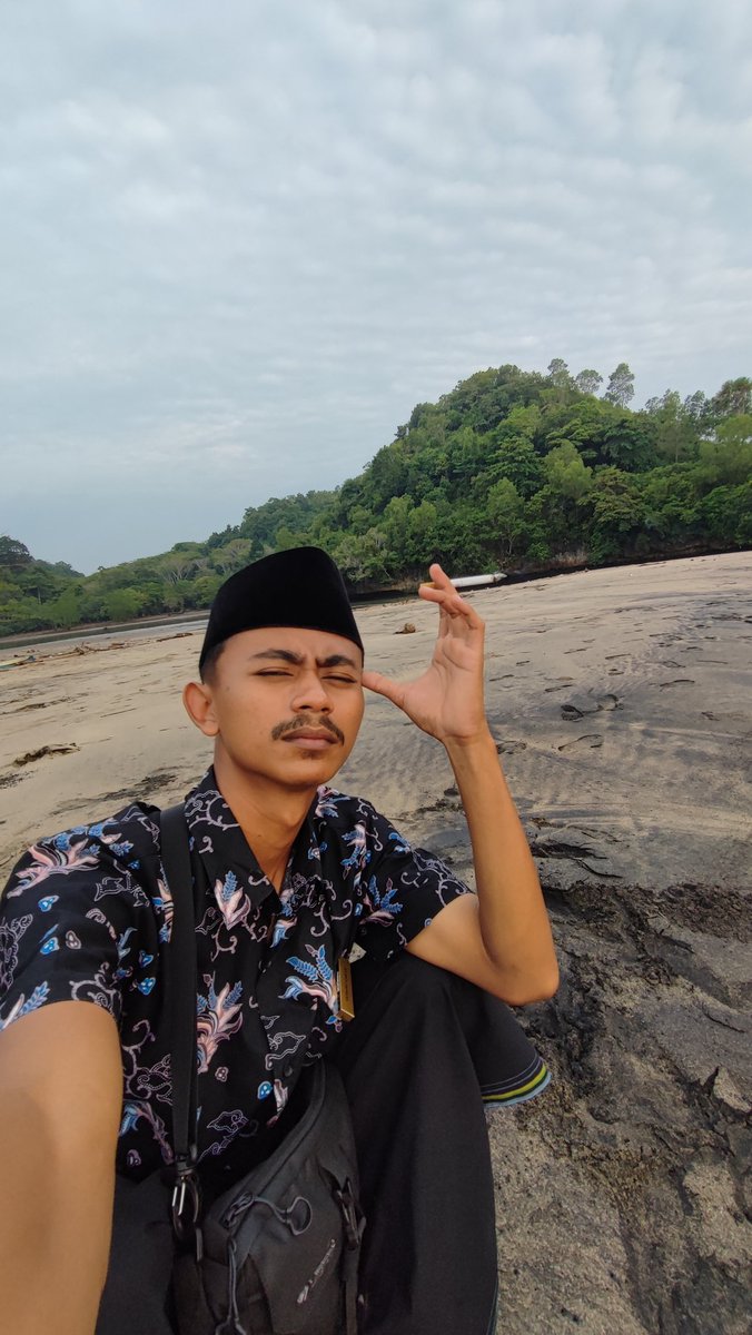 NdangBiru's tweet photo. Tidak ada niat untum menjadi lebih baik dari sisapapun , sangat aku sadari bahwa aku kalah dalam hal apapun, tapi ya kenapa opo o, kok aku dilaporno, masa iya merasa kalah saing dengan bayi ingusan ini, dahlah pokok aku sepurane seng akeh nang koen kabeh, ilvyu all. ( Pelukhangat https://t.co/6o1KAILNIb