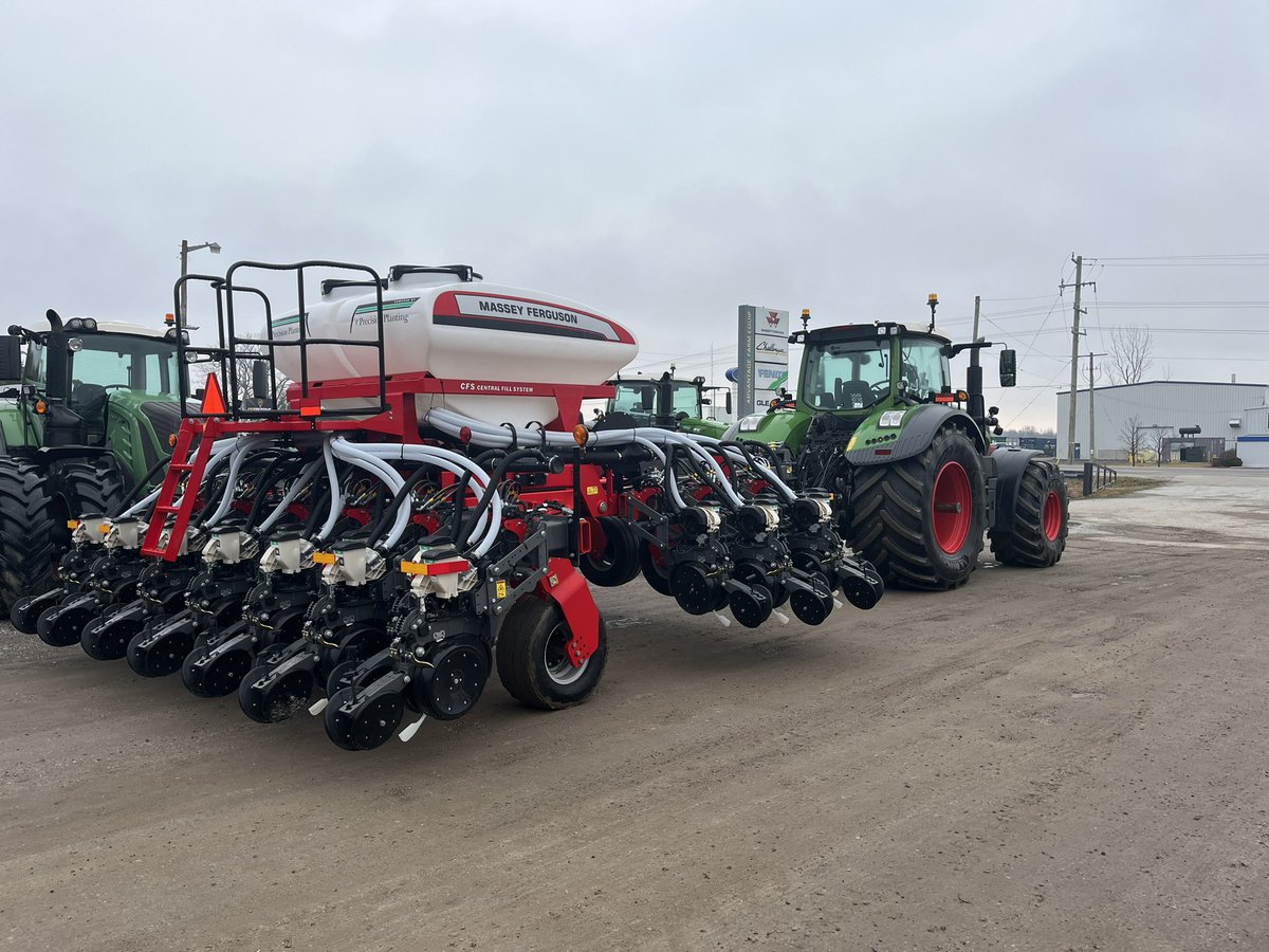 New planter heading home , 2024 - MFVN23-15 , fully equipped with delta down force , V set precision meters ready for spring 2023 , call us for any planting needs we have your solution @AdvantageFarm @AGCOcorp @Fendt_NA