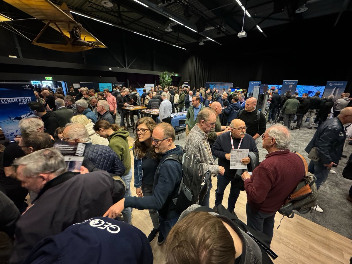 infiniteflight's tweet image. Some of our crew are having a great time checking out @FSWeekendNL! Be sure to track down @lauraviatrix and @carmalonso if you’re there. #fsweekend