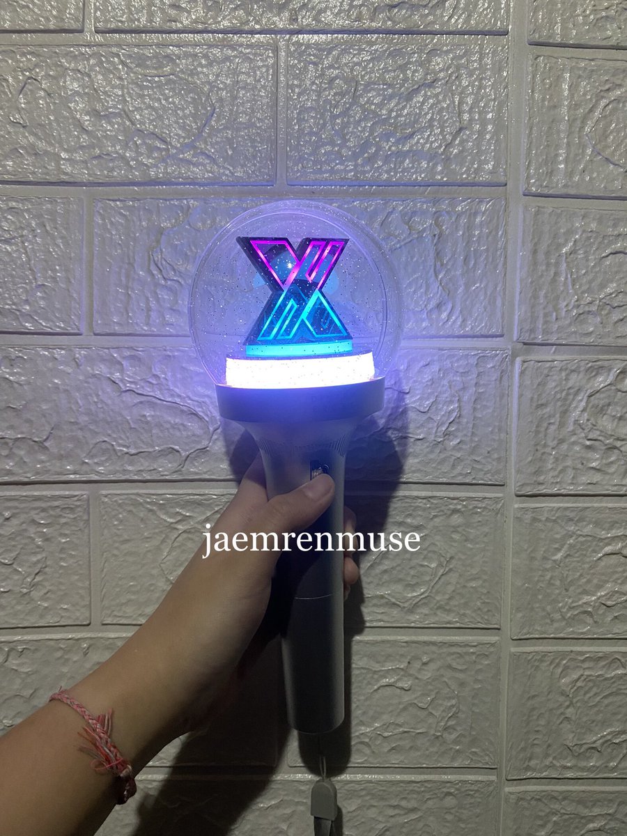 jaemrenmuse's tweet photo. wtr lfr ph xdinary hero official lightstick (Villain bong) 

#BreaktheBrakeWorldTour #XdinaryHeroesinManila 
— rent fee: 800
— security deposit: 500

read t&amp;c 
dm me for more details! 💚 https://t.co/220y2kEMOX