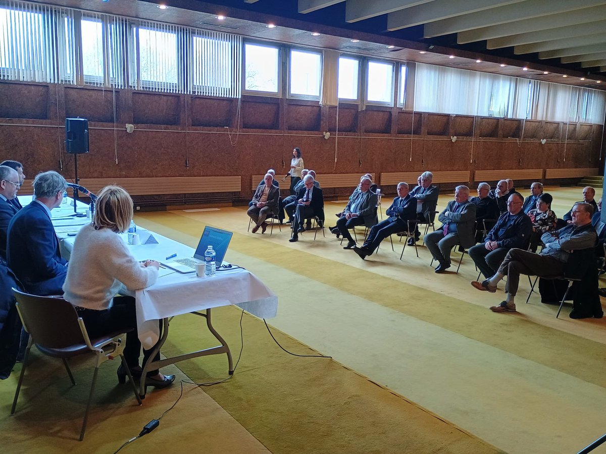 Ce matin, je présidais l’assemblée générale de l’Union des #Maires de l'Arrondissement de #Forbach. Les Maires ont évoqué les sujets d’actualité comme l’artificialisation des sols, la gestion de l’eau, les dotations de l’Etat, le statut de l’élu.