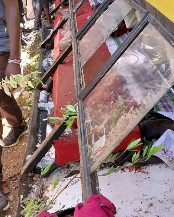 SAD BREAKING NEWS!
Kapsabet Boys High School Bus involved in a Road Accident at Patkawanin on Kabarnet - Marigat highway. The bus had 62 on board.