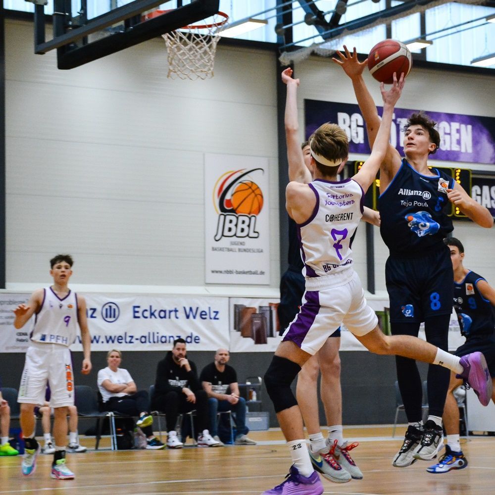 BGGoettingen's tweet image. Zwei wichtige Spiele stehen morgen für unseren 🌸-Nachwuchs an:  

JBBL | Youngsters 
🆚 SG Junior Löwen Braunschweig 
📍 Sartorius Basketball Lab 
🕐 13:30 Uhr 
🎫 Eintritt frei

📲 Vorbericht: buff.ly/49O86U6 

#wirsindgöttingen #jbbi2324 #playdowns