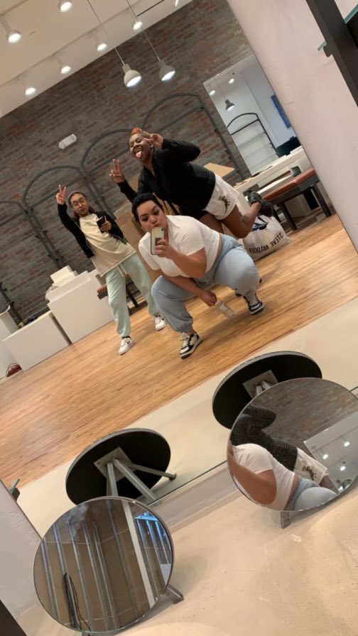 lababydrac's tweet photo. We not gone talk about how much I overly loveeee being a shoe stylist 😩🤍 https://t.co/C04a4gpLfZ