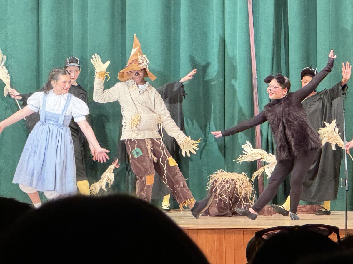 TravPosts's tweet photo. Congrats to the CCMS Drama Club on their production of “The Wizard of Oz” this weekend. #cornwallproud @TDade @Katepolumbo https://t.co/22uELPtNZD