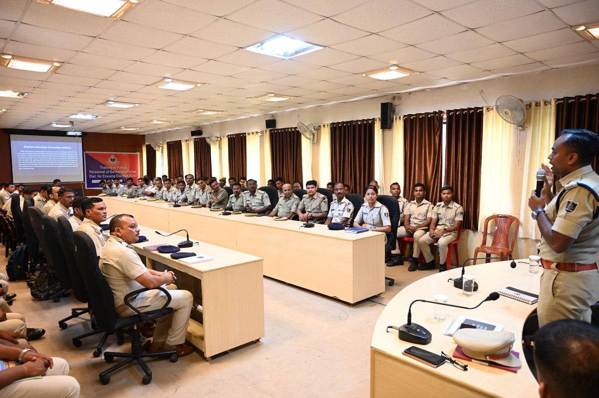 One-day training session was held at IG SR Office for Berhampur Police Officers and personnel of SST & FST. SP Berhampur briefed them the responsibilities and their role during election.